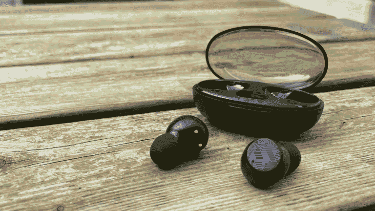 How to Tell if Your Pair of Earbuds are Low Quality (7 Signs)
