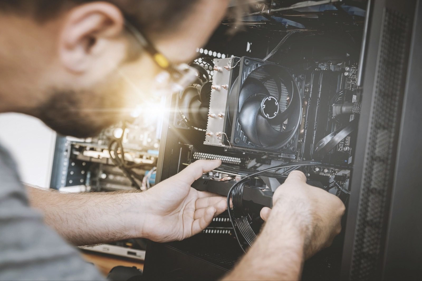 Roles-Of-A-Computer-Technician-Key-Roles